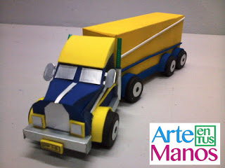 Tractomula o Tracto-camión hecho con cajas recicladas y decorado en foami (goma eva)